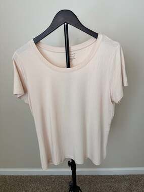 ☀️Tahari Essentials T-Shirt Size XL/TG